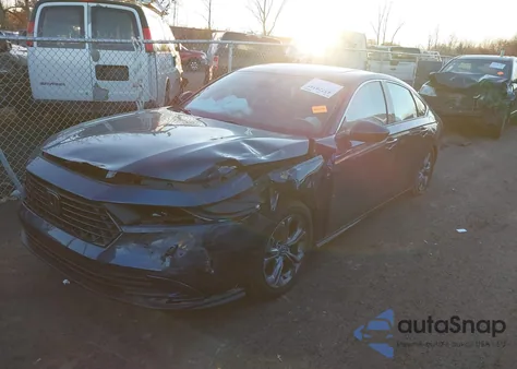 2024 Honda Accord Ex z USA, uszkodzony, nr VIN 1HGCY1F37RA027685